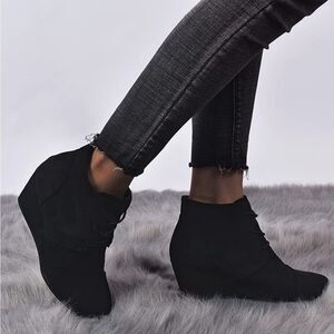 CITYCLASSIFIED LACE-UP ROUND TOE ANKLE WOMEN"S BOOTIE